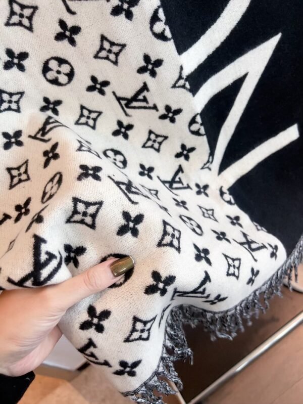 lv scarf