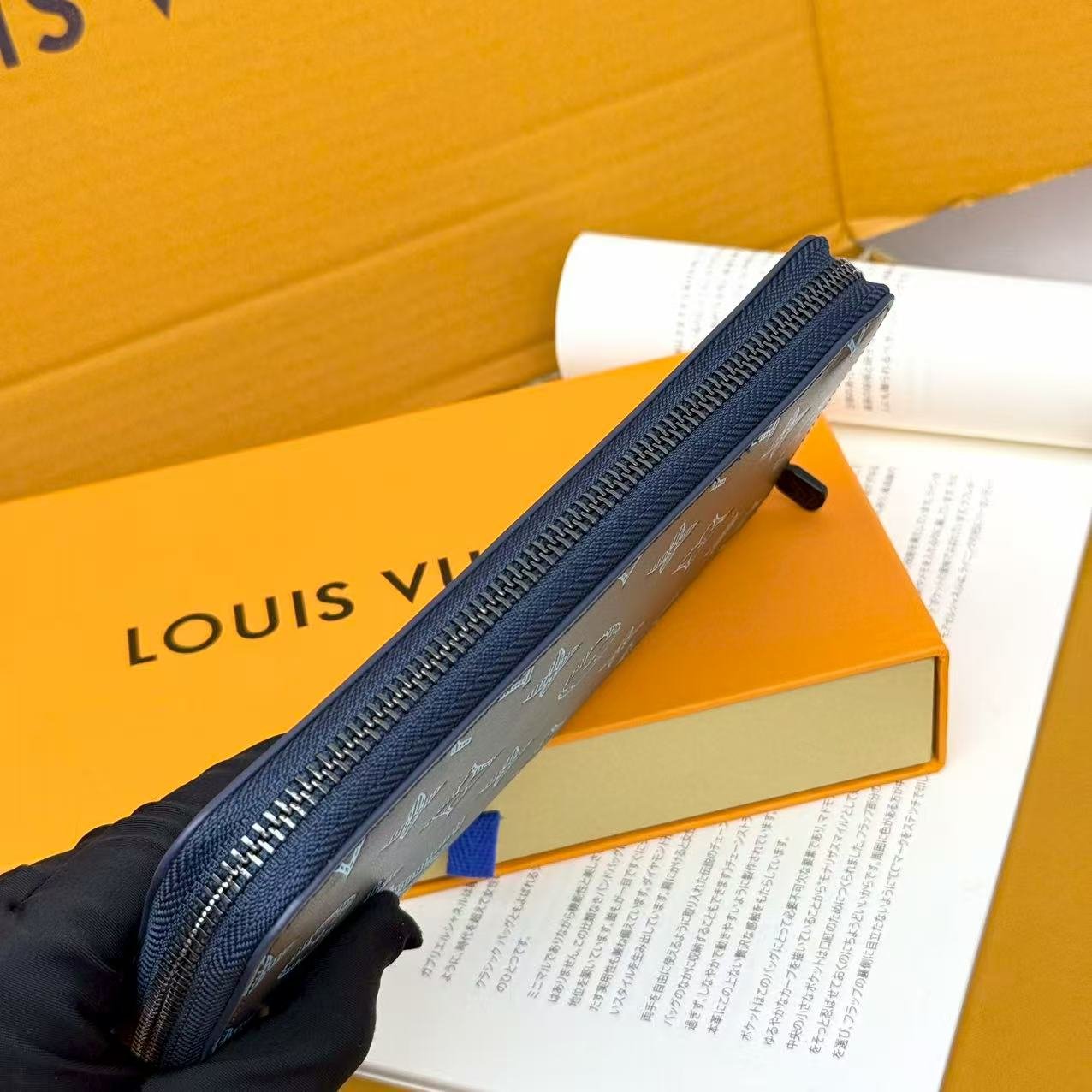 lv men's vertical zipper wallet lv men's vertical zipper wallet