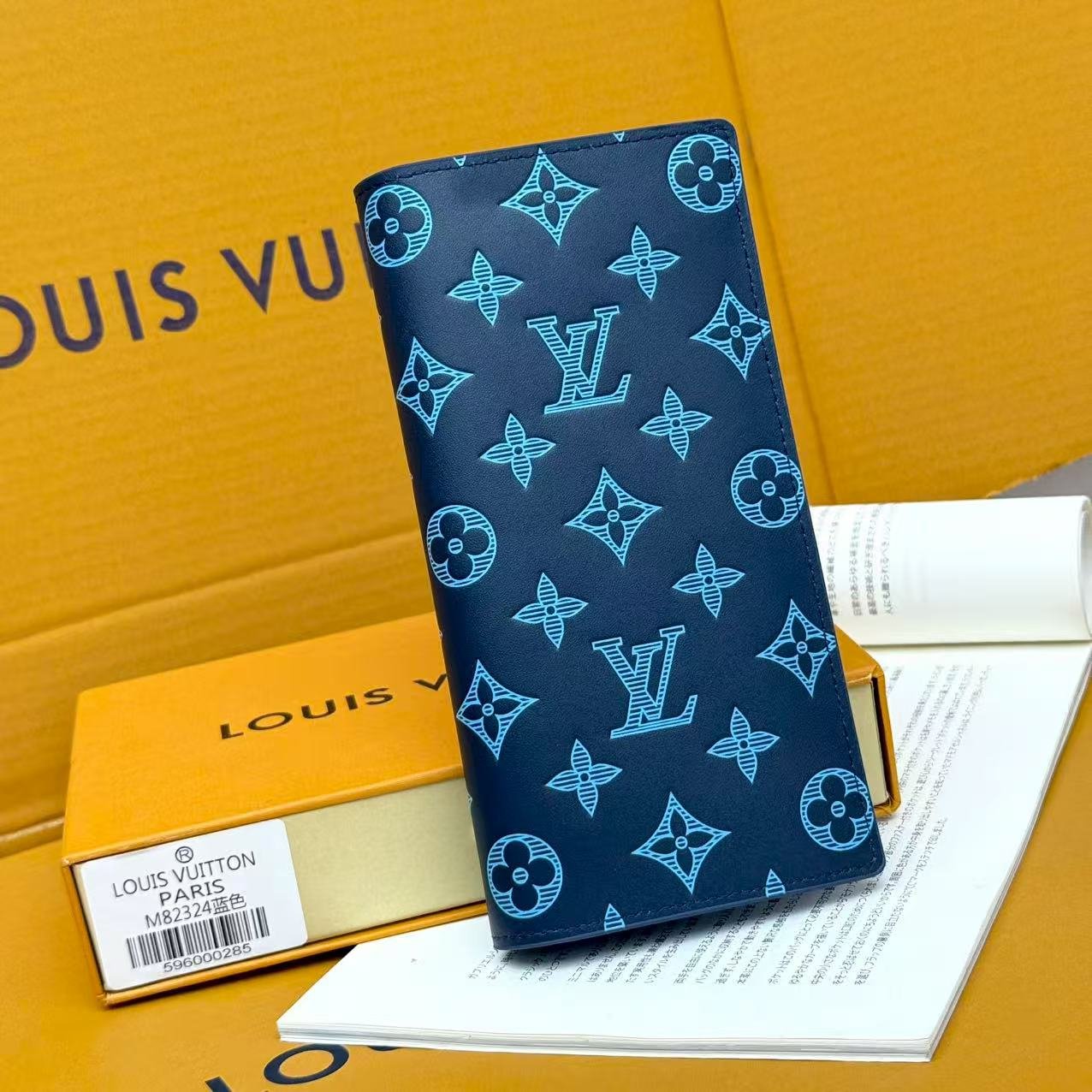 lv men's vertical zipper wallet (复制) lv men's vertical zipper wallet (复制)