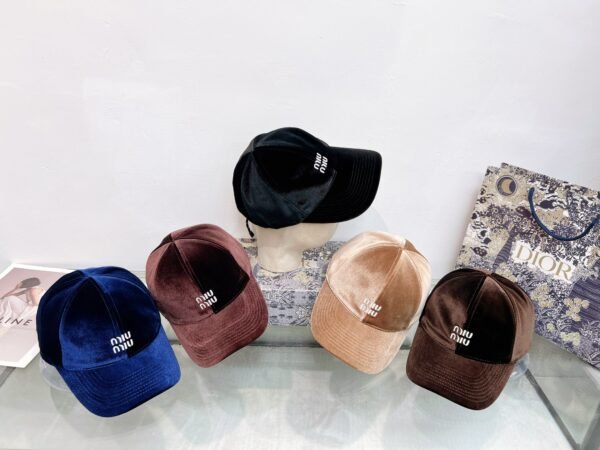 miumiu hat (复制)