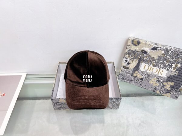 miumiu hat