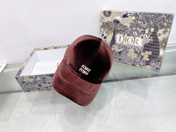 miumiu hat