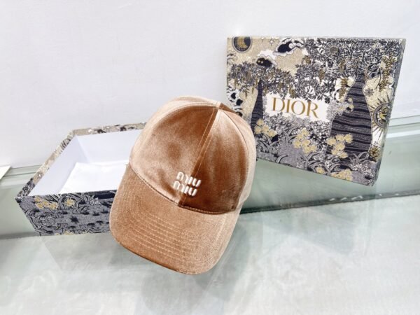 miumiu hat