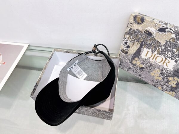 miumiu hat