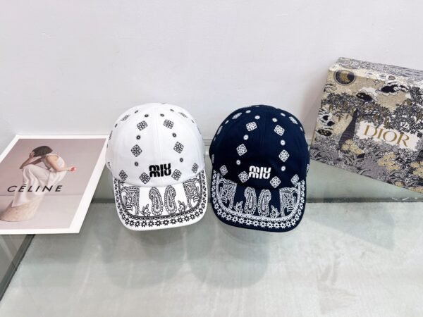 miumiu hat